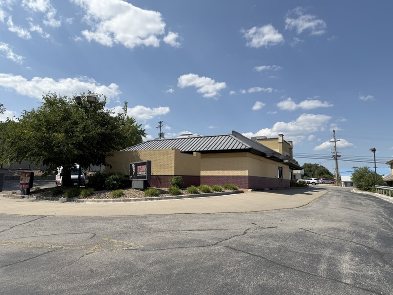 More Photos Of 1026 W Main St, Branson Restaurant For Sale