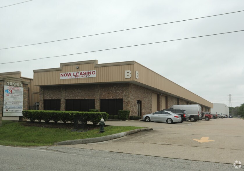Primary Photo Of 10963 Cutten Rd, Houston Warehouse For Lease