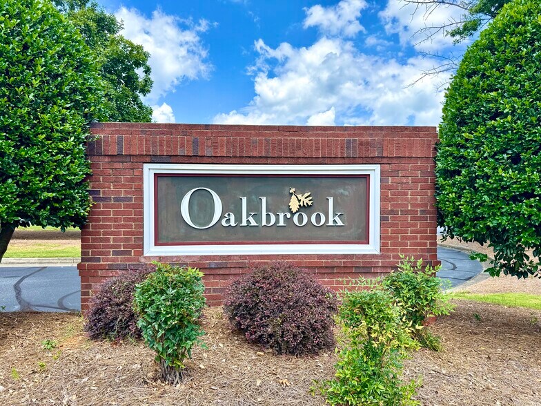 More Photos Of 201-204 Bombay Ln, Roswell Medical For Lease