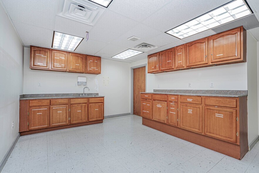 More Photos Of 3041 Avenue U, Brooklyn Medical For Lease