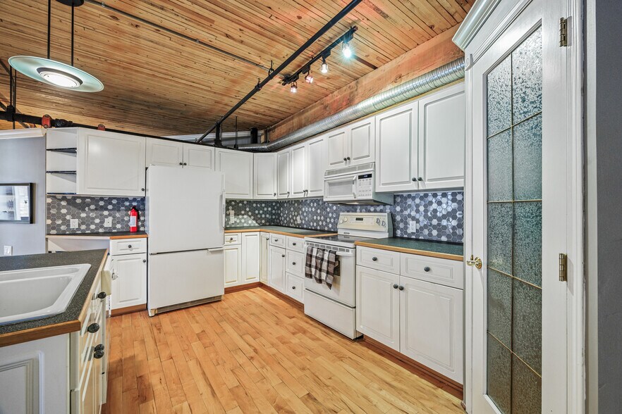 More Photos Of 535 10th Ave SW, Calgary Apartments For Sale