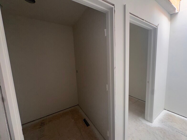 More Photos Of 518-540 S Commerce Dr, Orem Warehouse For Lease