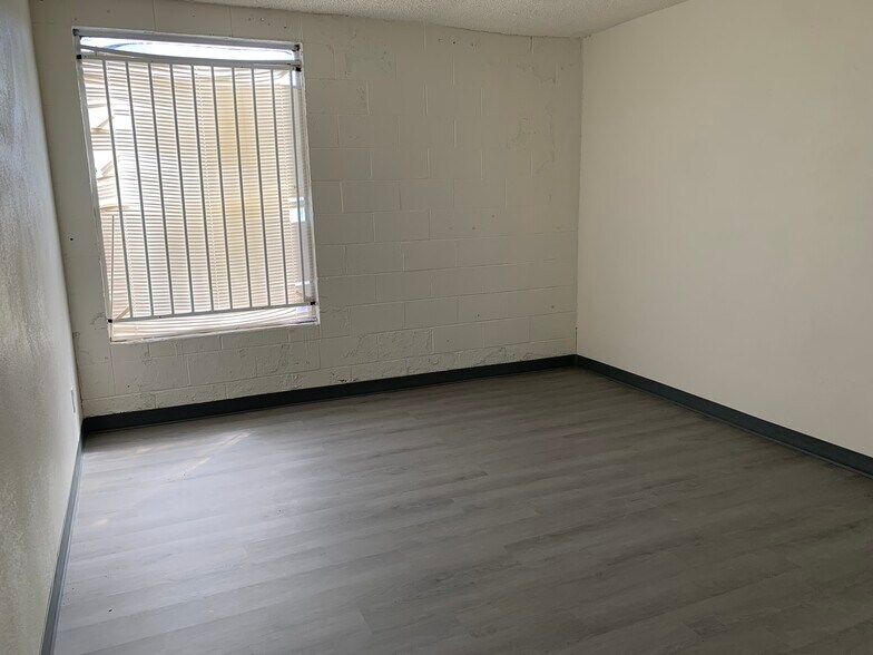 More Photos Of 20371 Prairie St, Chatsworth Manufacturing For Lease