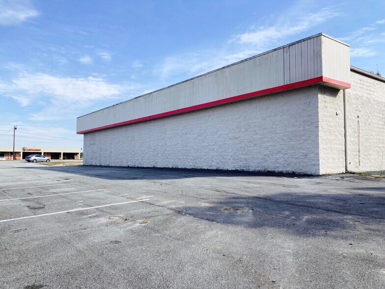 More Photos Of 130 E Main St, Havelock Freestanding For Sale