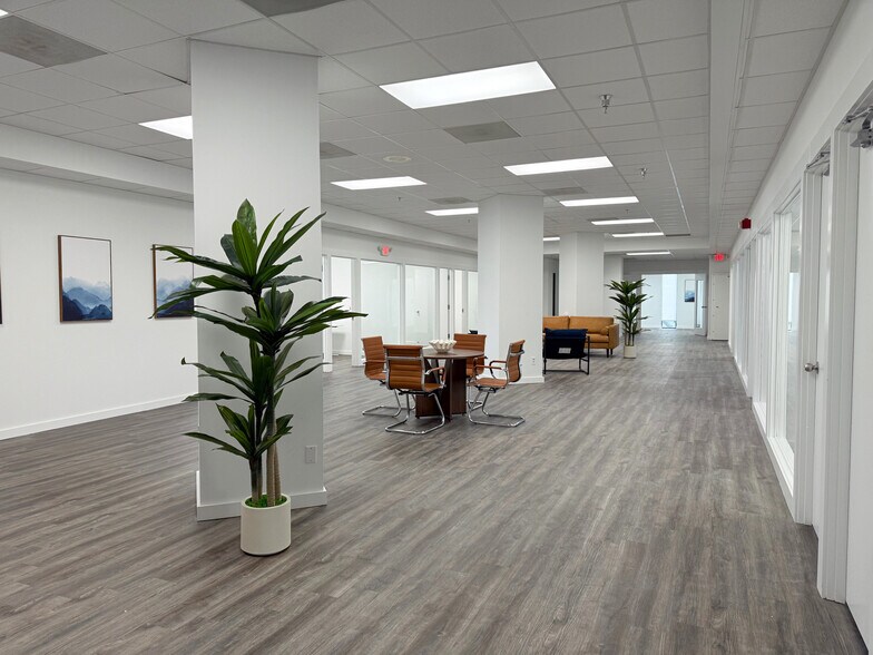 More Photos Of 104 N Main St, Gainesville Office For Lease