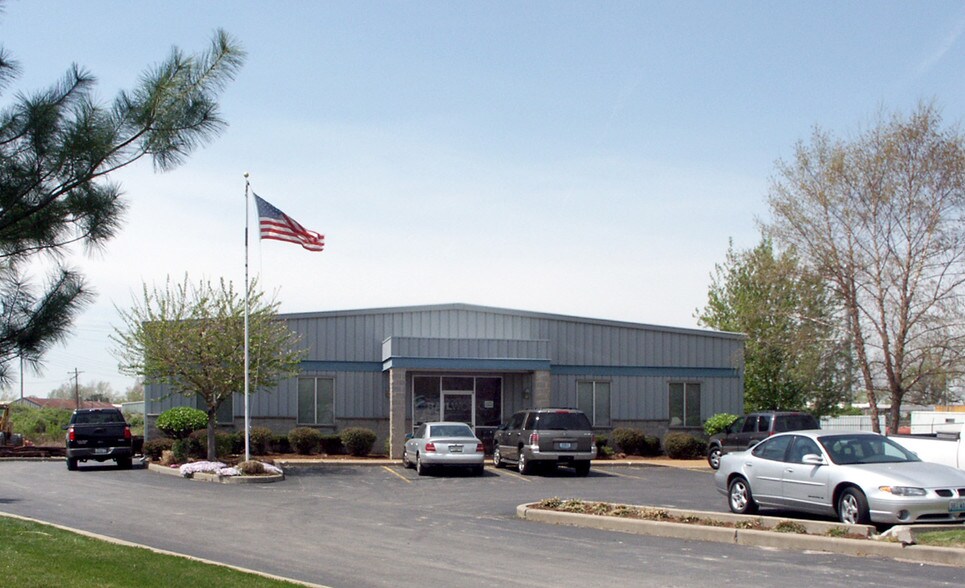 More Photos Of 4300 Bridgeton Industrial Dr, Bridgeton Flex For Lease