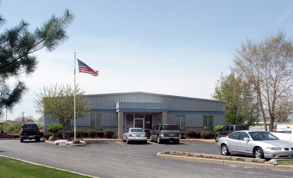 More Photos Of 4301 Bridgeton Industrial Dr, Bridgeton Flex For Lease