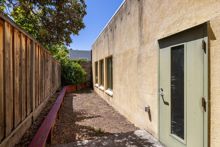 More Photos Of 2901-2903 Sacramento St, Berkeley Storefront Retail Residential For Sale