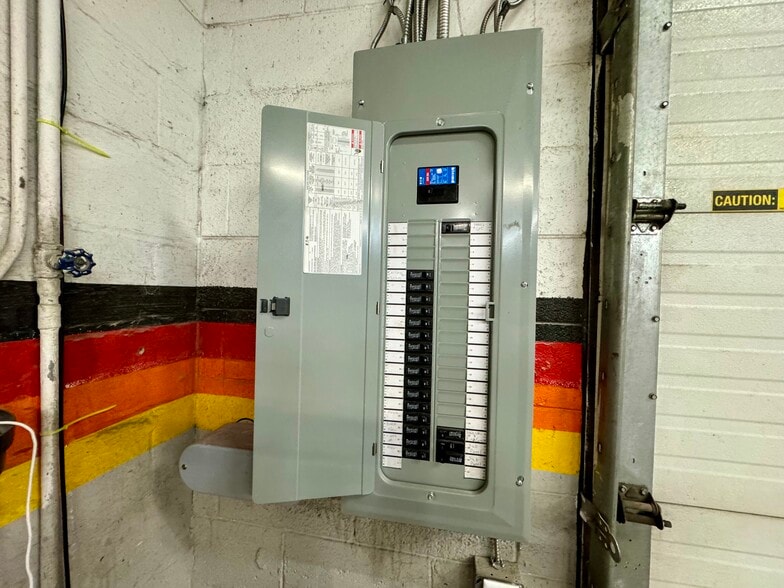 More Photos Of 2085 Clinton St, West Seneca Auto Repair For Sale