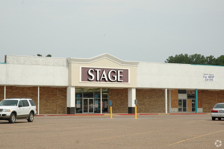 More Photos Of 501 S Main St, Springhill Unknown For Lease