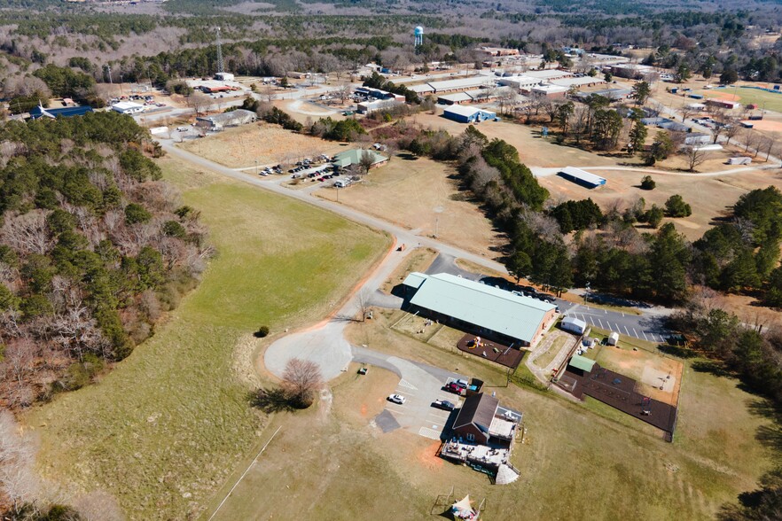 More Photos Of 9 Callaway Dr, Crawford Restaurant For Sale