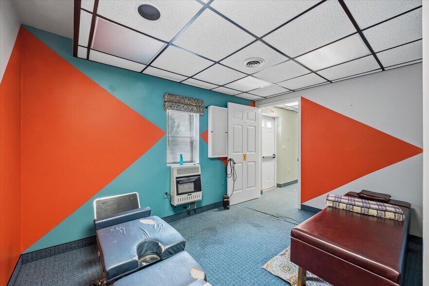 More Photos Of 402 W Moorestown Rd, Nazareth Medical For Sale