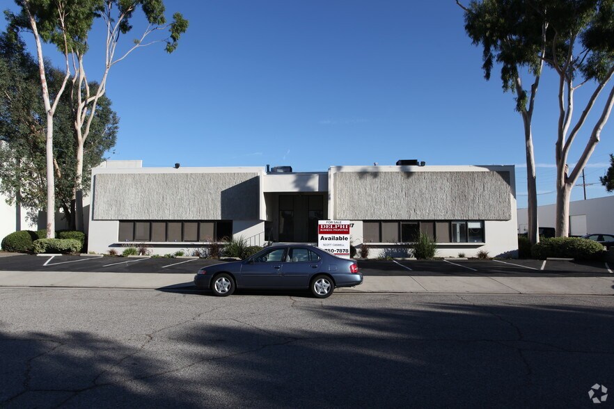 More Photos Of 20717 Marilla St, Chatsworth Warehouse For Lease