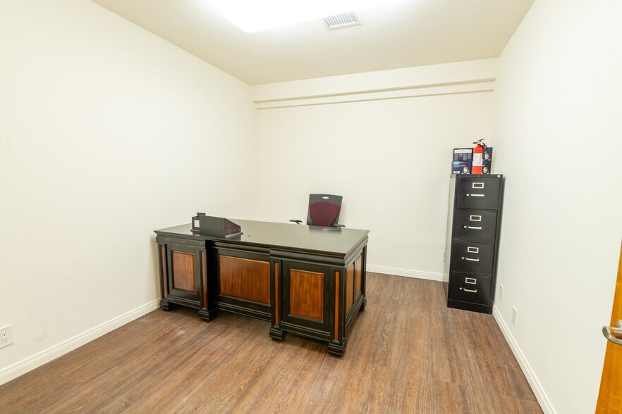 More Photos Of 12041-12043 Jefferson Blvd, Culver City Office For Sale