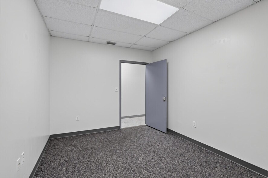 More Photos Of 2027 Sherman St, Hollywood Flex For Lease