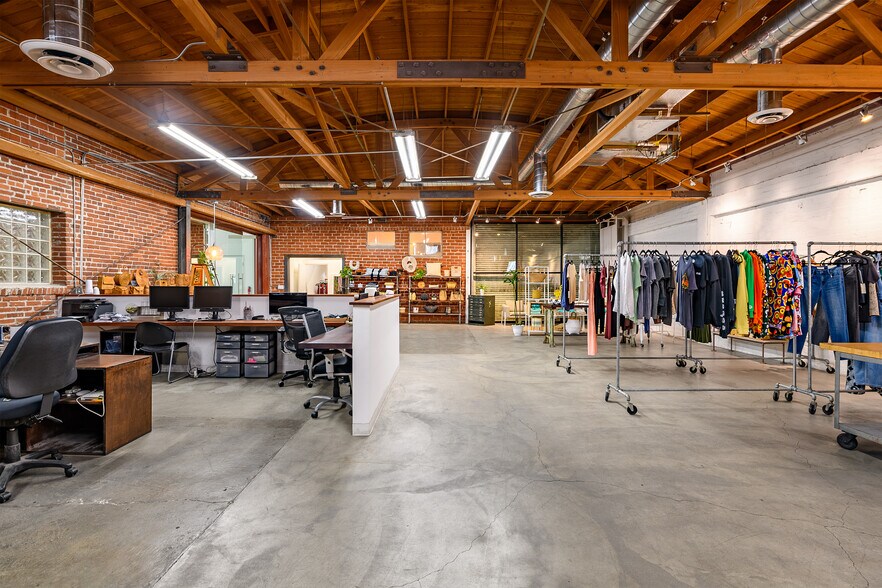 More Photos Of 1939 S Santa Fe Ave, Los Angeles Showroom For Lease
