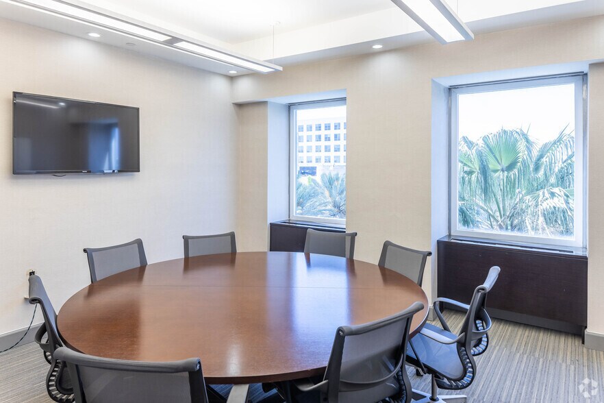 More Photos Of 401-407 Lincoln Rd, Miami Beach Office For Lease