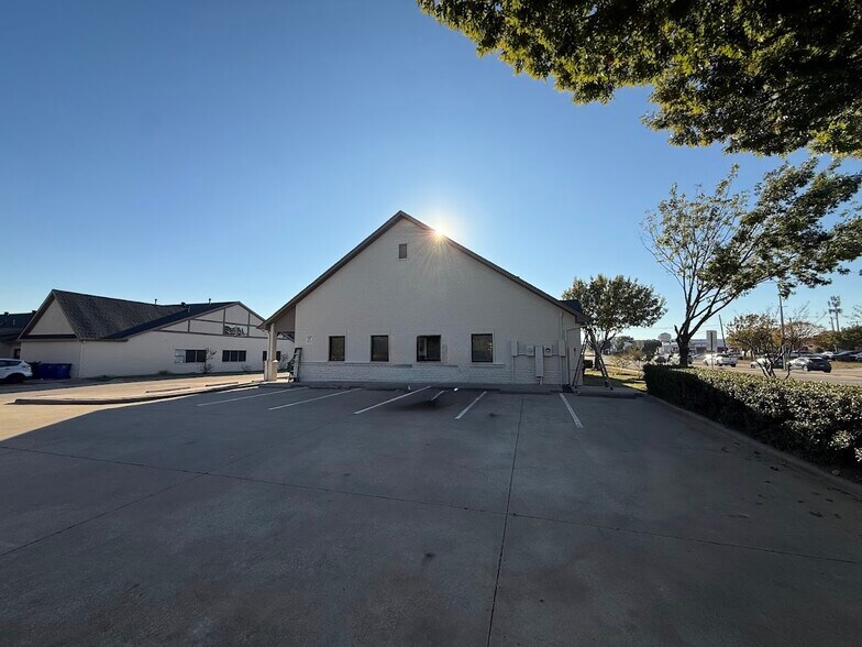 More Photos Of 2300 Matlock Rd, Mansfield Freestanding For Lease