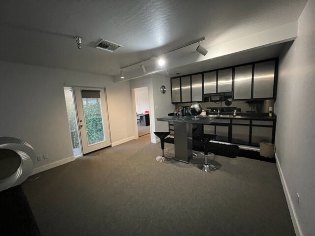 More Photos Of 7631 E Greenway Rd, Scottsdale Warehouse For Lease