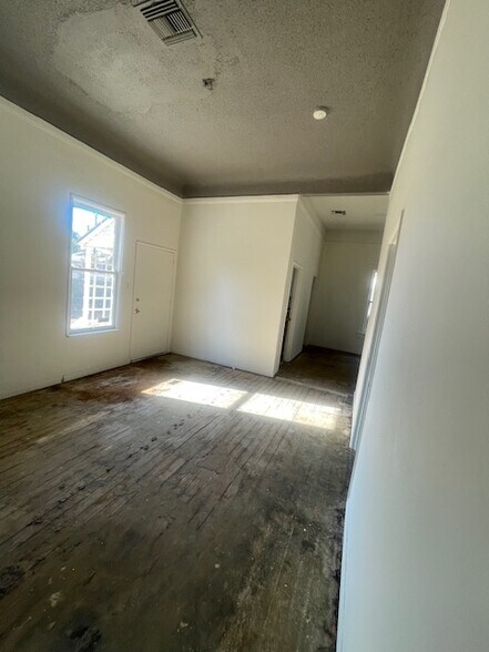 More Photos Of 1101 W Burbank Blvd, Burbank Office Residential For Lease