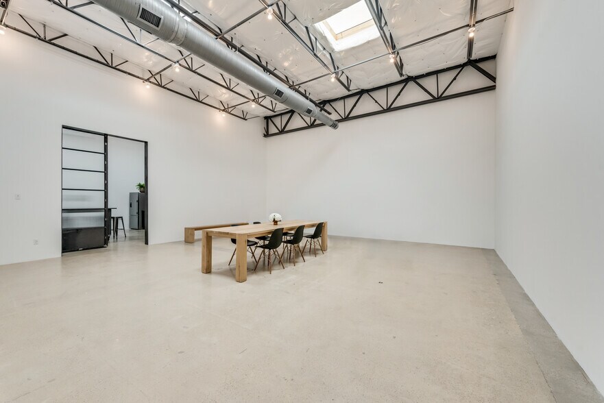 More Photos Of 1380 River Bend Dr, Dallas Office For Sale