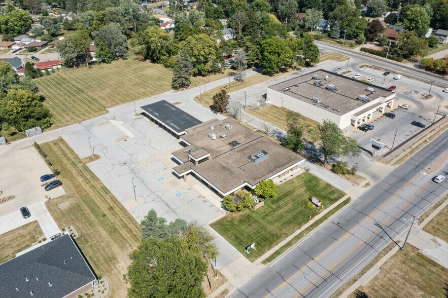 More Photos Of 4505 Douglas Ave, Des Moines General Retail For Sale