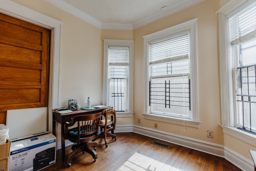 More Photos Of 1448 Madison Ave, Memphis Office For Sale