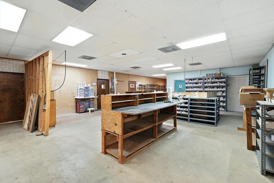 More Photos Of 3000 E Loop 820 S, Fort Worth Warehouse For Sale