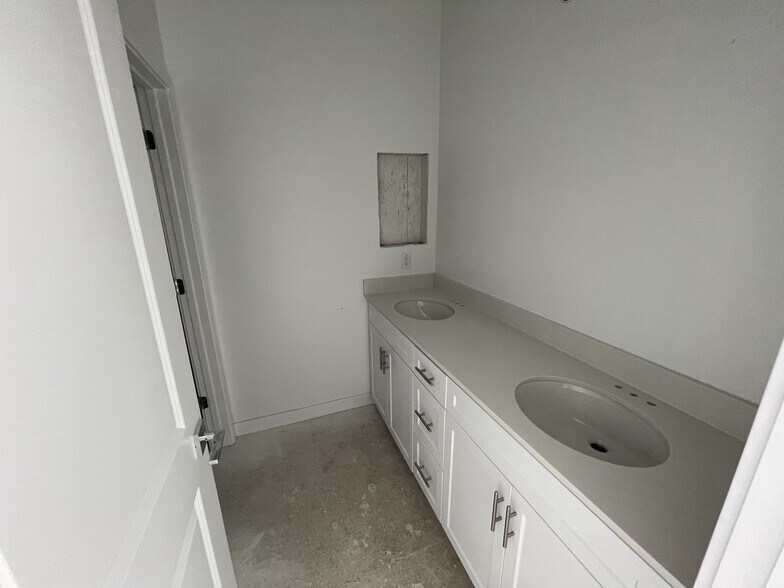 More Photos Of 602-620 E WILLETTA St, Goodyear Apartments For Sale