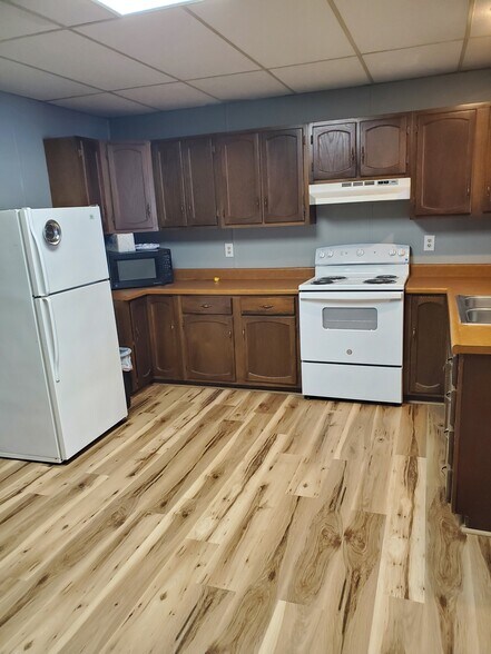 More Photos Of 209 N State St, Litchfield Storefront Retail Residential For Sale