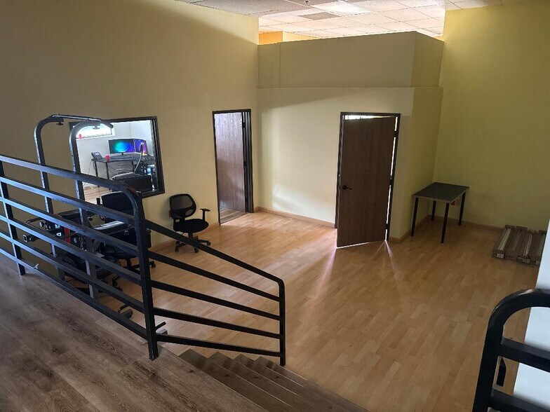 More Photos Of 550-555 Riverdale Dr, Glendale Light Manufacturing For Lease