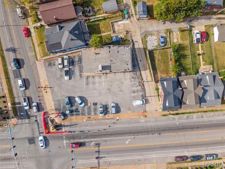 More Photos Of 6821 Morganford Rd, Saint Louis Auto Repair For Sale