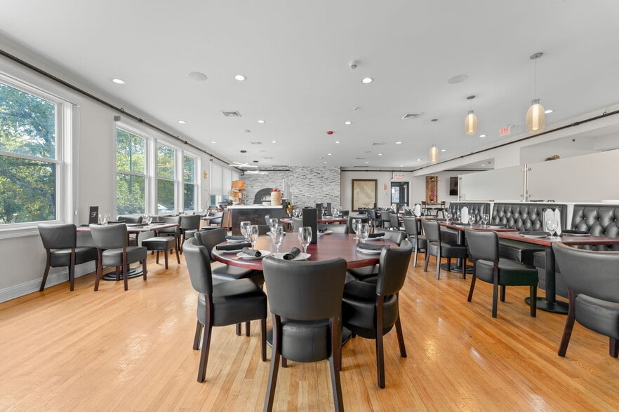 More Photos Of 119 Washington St, Plainville Restaurant For Lease