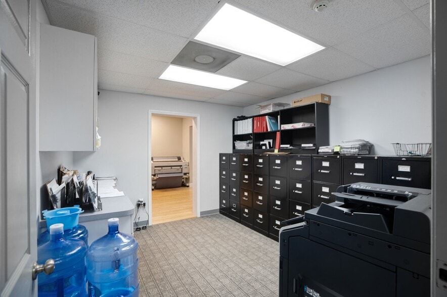 More Photos Of 1882 Porter Lake Dr, Sarasota Light Manufacturing For Sale