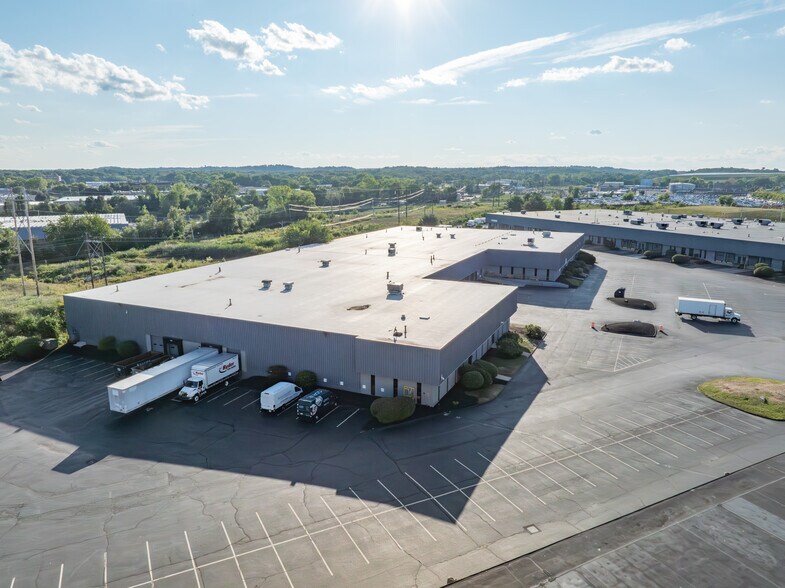 More Photos Of 90 Commerce Way, Woburn Unknown For Lease