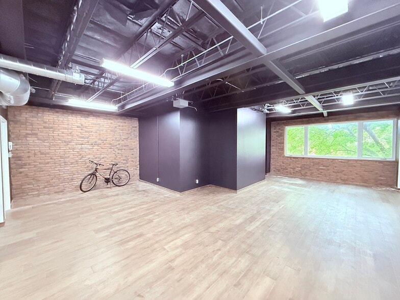 More Photos Of 391 Bank St, Ottawa Storefront Retail Office For Sale