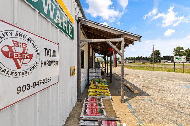 More Photos Of 691 N Hill St, Tatum Flex For Sale