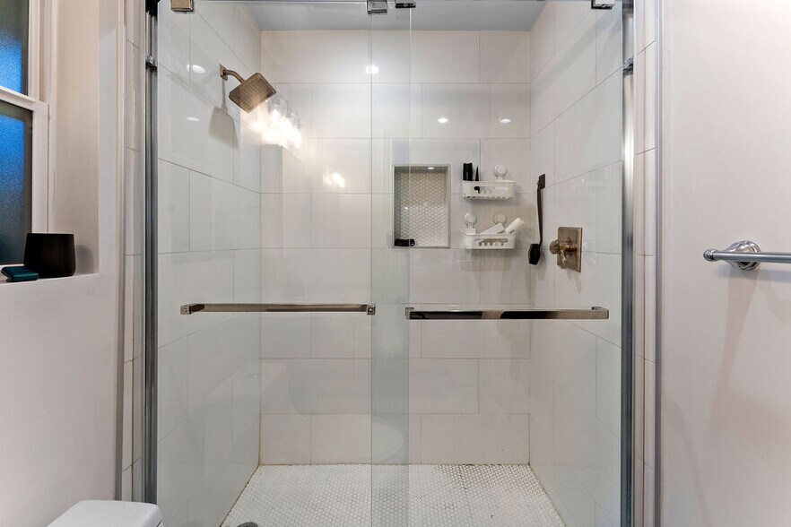 More Photos Of 2427 McKinley Ave, Berkeley Apartments For Sale