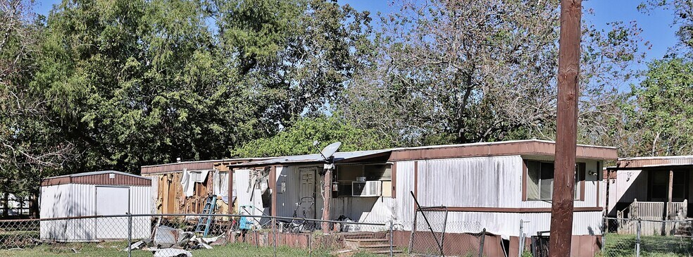 More Photos Of 2106 County Road 58, Rosharon Manufactured Housing Mobile Home Park For Sale