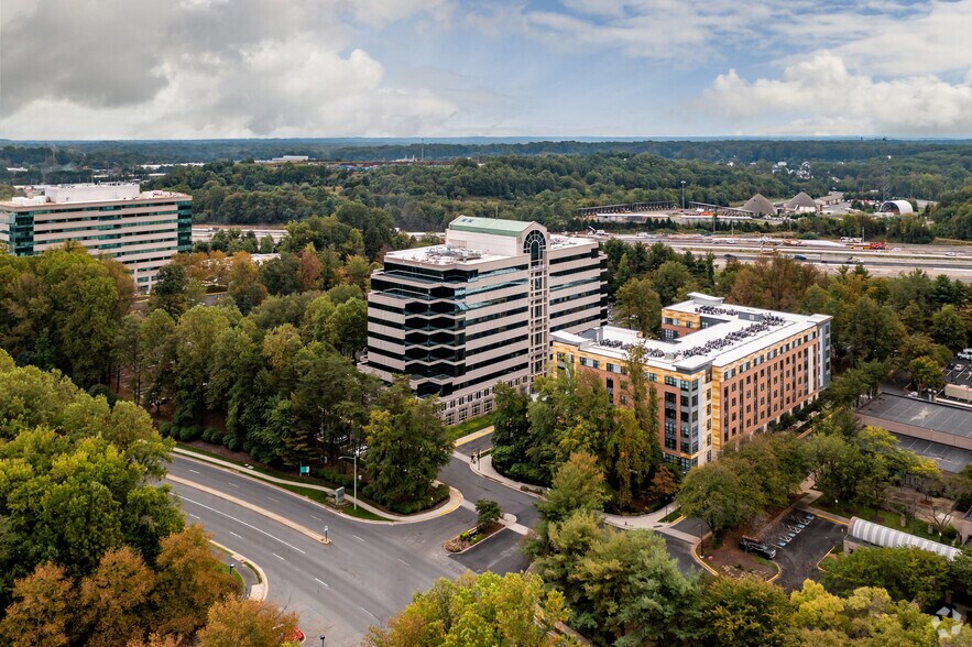 More Photos Of 12701 Fair Lakes Cir, Fairfax Office For Lease