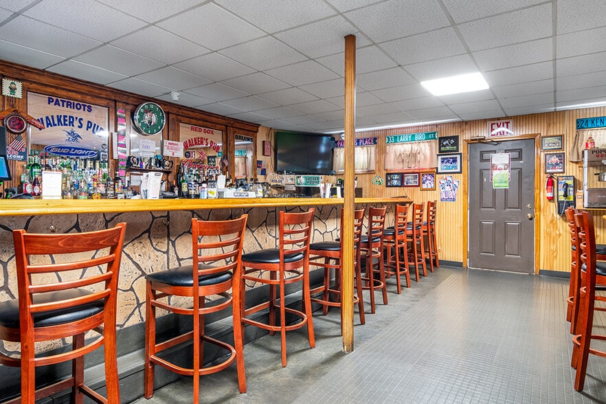 More Photos Of 104 Canal St, Blackstone Bar For Sale