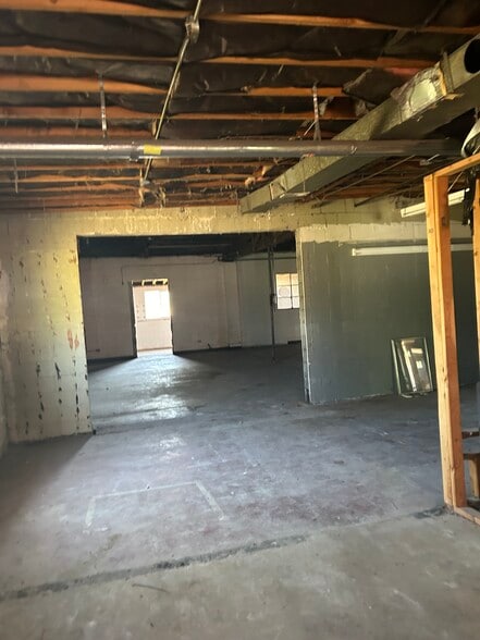 More Photos Of 1625 W Broadway Ave, Spokane Light Manufacturing For Sale