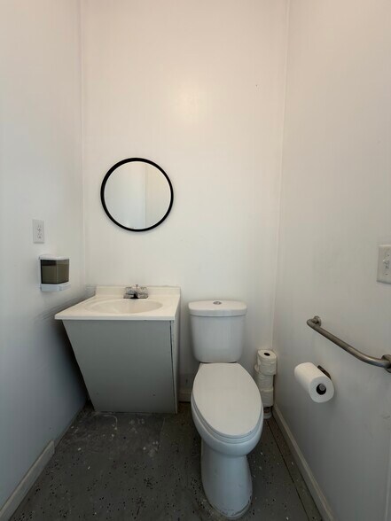 More Photos Of 205 Wiley ave, Washington General Retail For Sale