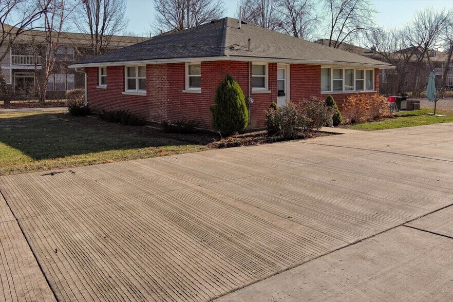 More Photos Of 33W109 Butterfield Rd, Batavia Industrial For Sale