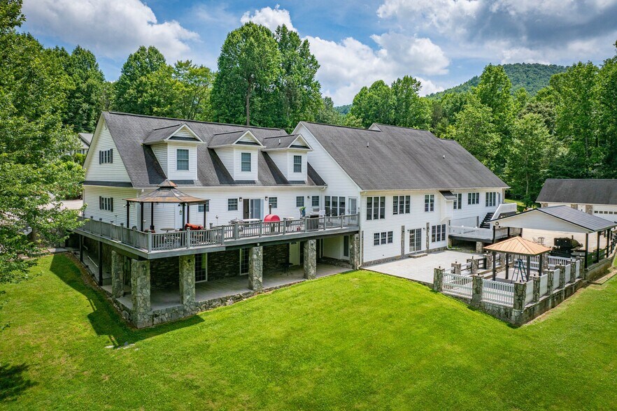 More Photos Of 200 Little Acres Dr, Marion Specialty For Sale