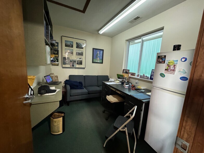 More Photos Of 80 Commercial Way, Springboro Sports And Entertainment For Sale