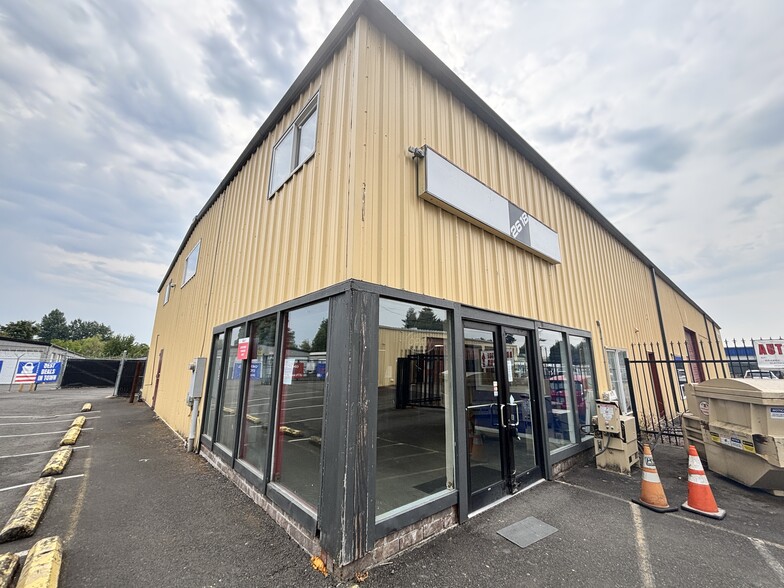More Photos Of 2618 Cherry Ave NE, Salem Industrial For Sale