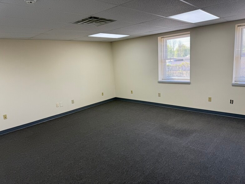 More Photos Of 324 2nd Street Pike, Southampton Light Distribution For Lease