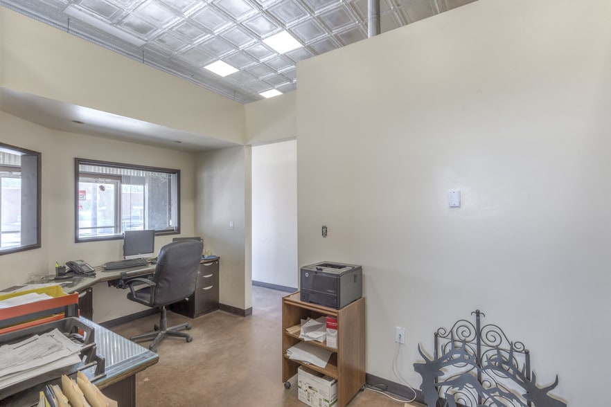 More Photos Of 204 S Broadway, Coweta Office For Sale