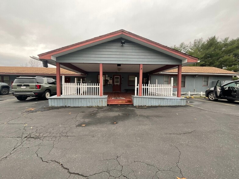 More Photos Of 42 Stockbridge Rd, West Stockbridge Hotel For Sale